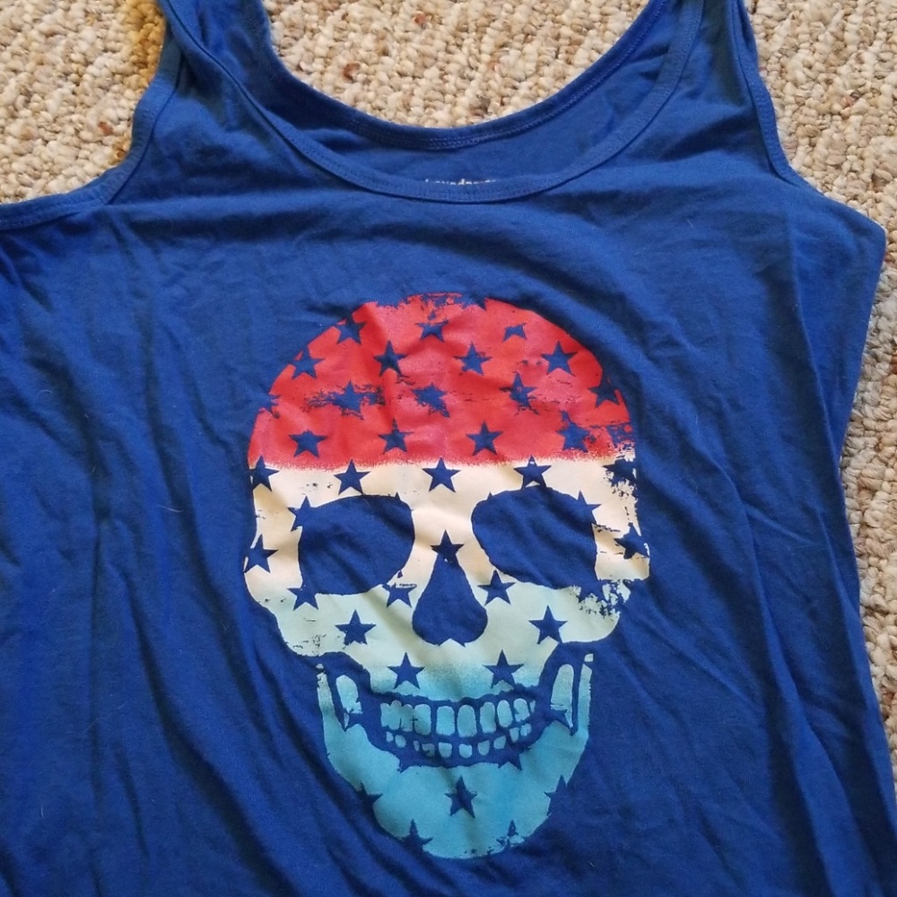 Blue tank with red white and blue skull